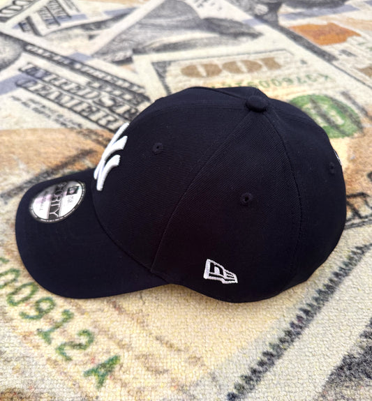 New York Yankees FRSH x Bad Bunny 9FORTY Adjustable