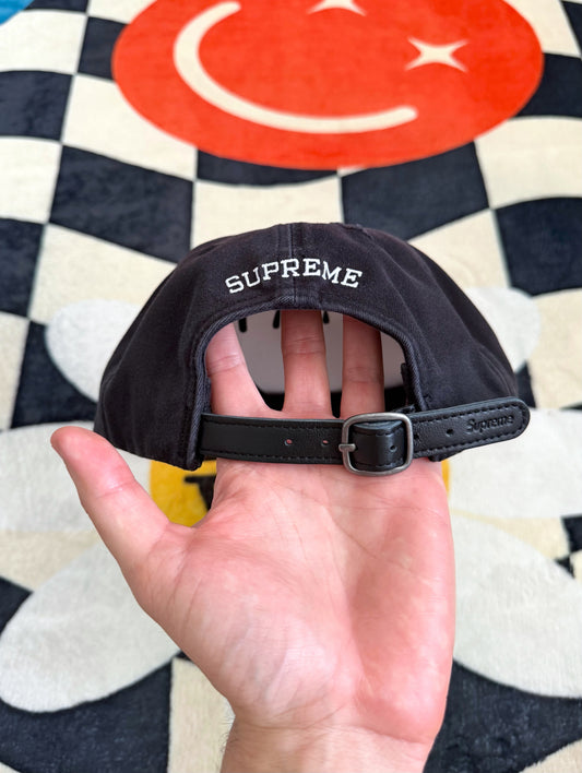 Supreme Distressed Script 6-Panel – Black