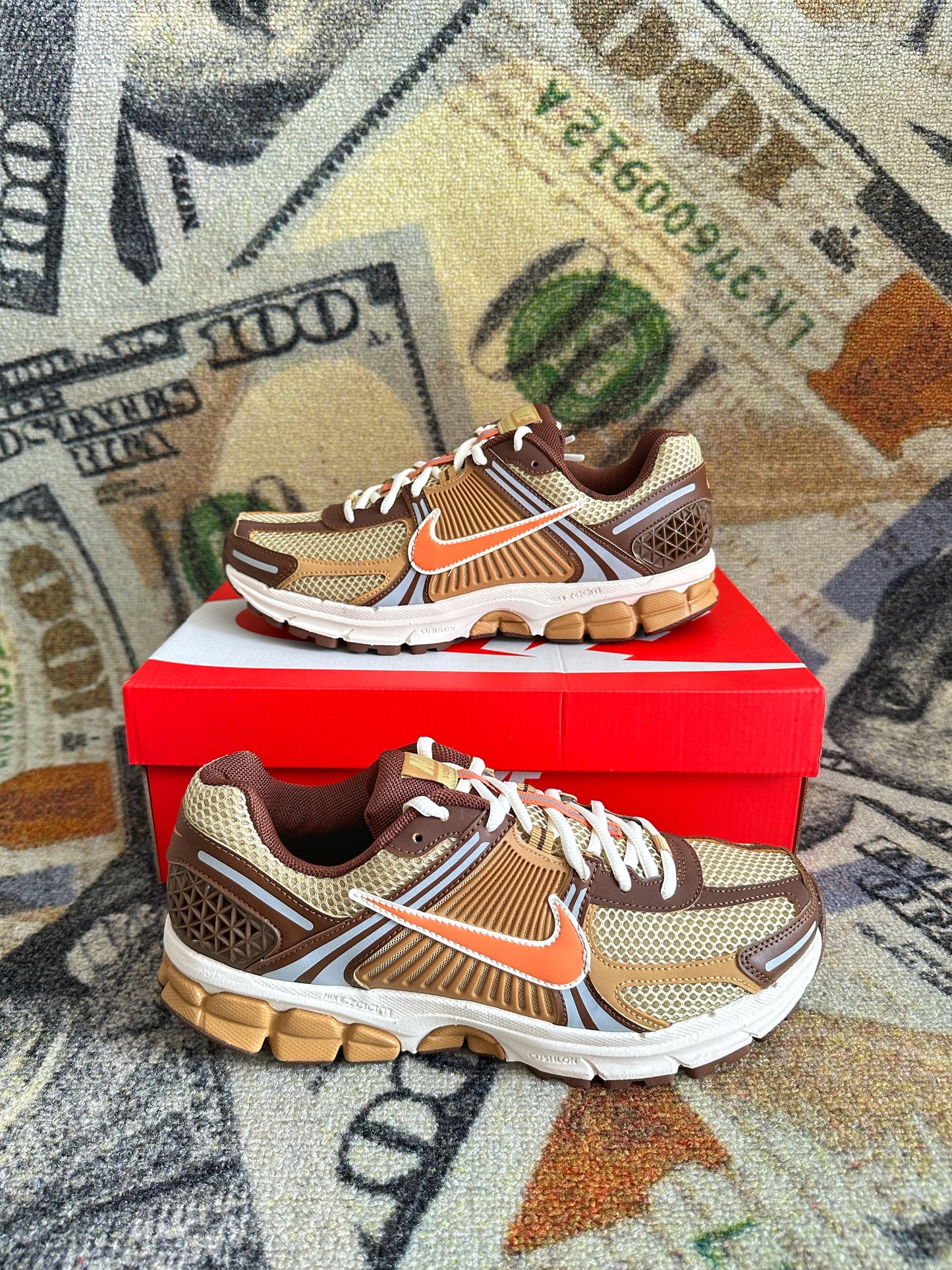 Nike Zoom Vomero – Brown / Orange