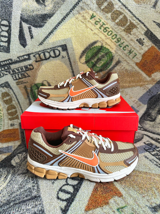 Nike Zoom Vomero – Brown / Orange