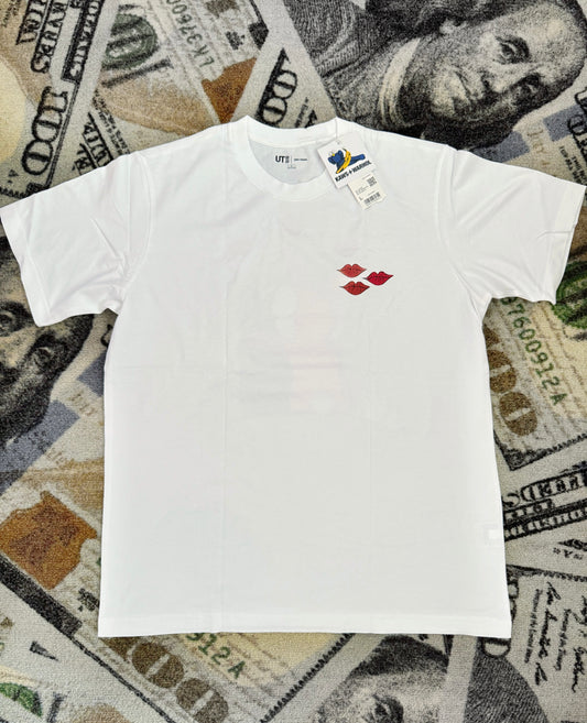 Camiseta KAWS – Hug Tee