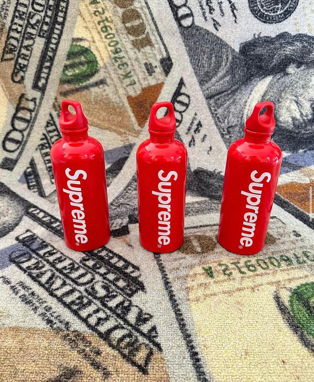 Supreme SIGG Traveller 0.6L Water Bottle – Red und.