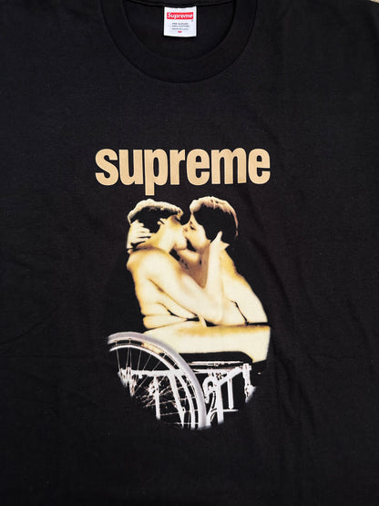 Supreme Kiss Tee – (SS23)