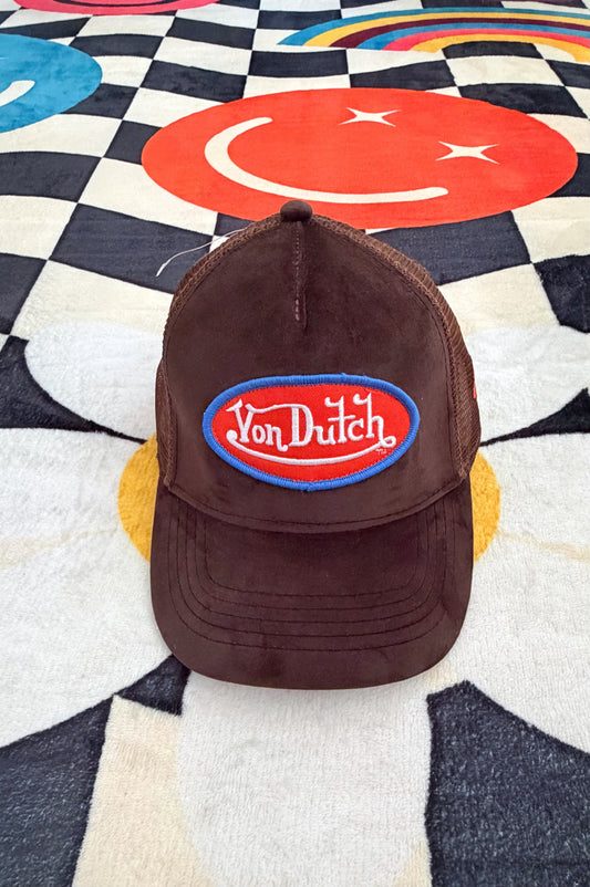 Von Dutch Hollywood Velvet Trucker Hat – Brown