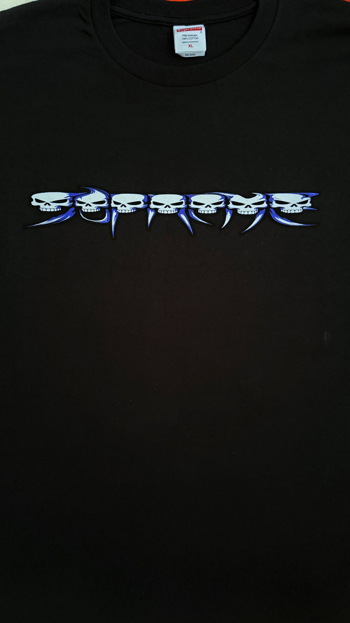 Supreme Skulls Spellout Tee – Black